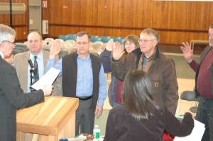 New town officials are sworn in by moderator Tim Clark, l-r: Sturdy Thomas, Dale Gabel, Elizabeth Walker, Rick MacMillan, and Arthur Sussman. Photo by Sally Shonk