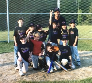 Little Sluggers from 2006 or 2007: Coach Jamie Kierstead. Back row: Jacob Reed, Anthony Brothers, Jonathan Thibeault (?), Doug White, Sarah Letourneau, Lauren Kierstead. Front row: Ben Graves, Cam Henke, Nick Graves, Cully Colantino. Thanks to Kenda Henke for this photograph.